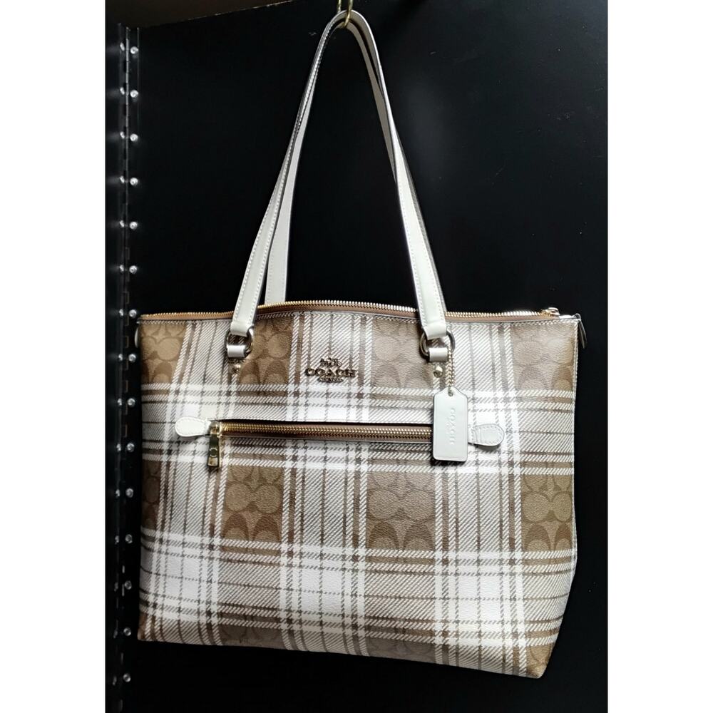 Coach ladies Purse Nandbag Brown & White Estate Fresh